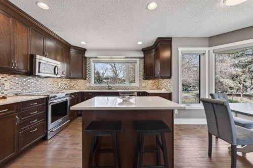 756 East Chestermere Drive, Chestermere, AB - Indoor Photo Showing Kitchen With Upgraded Kitchen