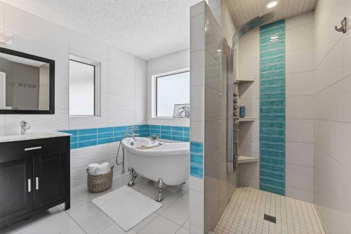 756 East Chestermere Drive, Chestermere, AB - Indoor Photo Showing Bathroom