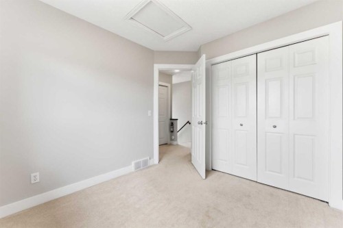 25 Everridge Way Sw, Calgary, AB - Indoor Photo Showing Other Room