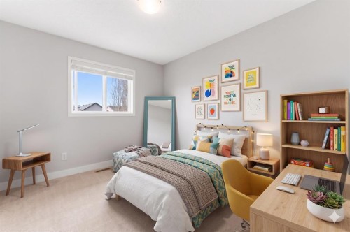 25 Everridge Way Sw, Calgary, AB - Indoor Photo Showing Bedroom