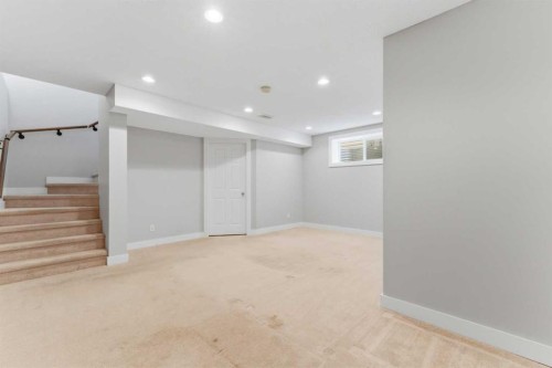 25 Everridge Way Sw, Calgary, AB - Indoor Photo Showing Other Room