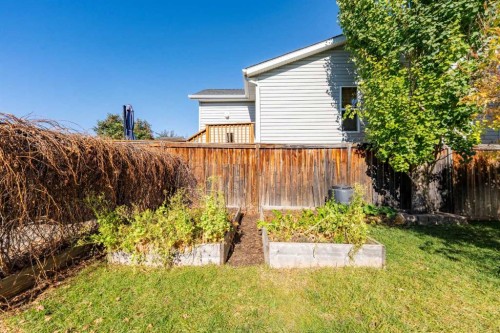 25 Everridge Way Sw, Calgary, AB - Outdoor