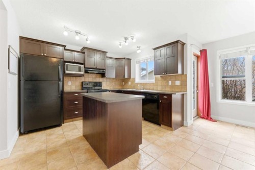 25 Everridge Way Sw, Calgary, AB - Indoor Photo Showing Kitchen