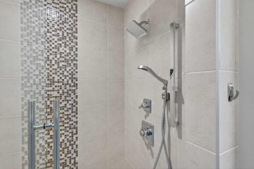 56 Cranbrook Landing Se, Calgary, AB - Indoor Photo Showing Bathroom