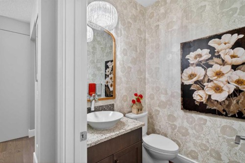 56 Cranbrook Landing Se, Calgary, AB - Indoor Photo Showing Bathroom