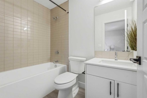 2-2635 1 Avenue Nw, Calgary, AB - Indoor Photo Showing Bathroom