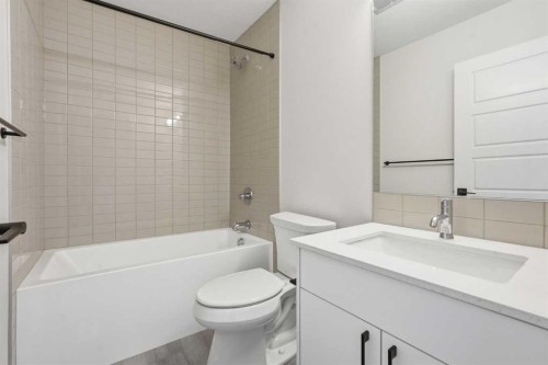 2-2635 1 Avenue Nw, Calgary, AB - Indoor Photo Showing Bathroom