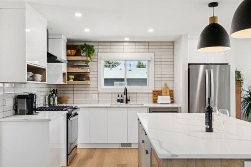 9723 3 Street Se, Calgary, AB - Indoor Photo Showing Kitchen With Stainless Steel Kitchen With Upgraded Kitchen
