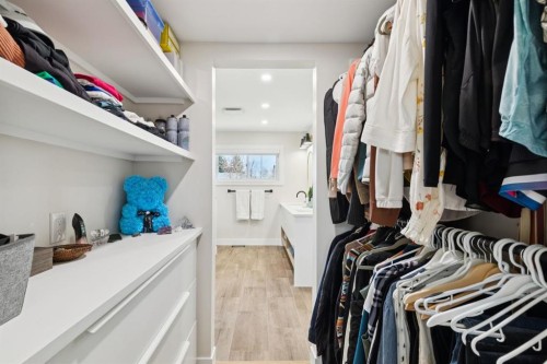 9723 3 Street Se, Calgary, AB - Indoor With Storage
