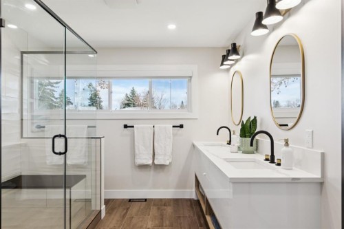 9723 3 Street Se, Calgary, AB - Indoor Photo Showing Bathroom