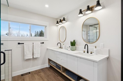 9723 3 Street Se, Calgary, AB - Indoor Photo Showing Bathroom