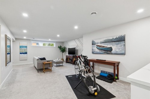 9723 3 Street Se, Calgary, AB - Indoor Photo Showing Other Room