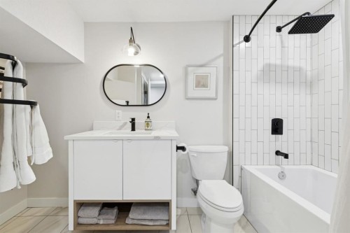 9723 3 Street Se, Calgary, AB - Indoor Photo Showing Bathroom