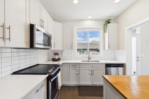 820 21 Avenue Se, Calgary, AB - Indoor Photo Showing Kitchen With Double Sink With Upgraded Kitchen