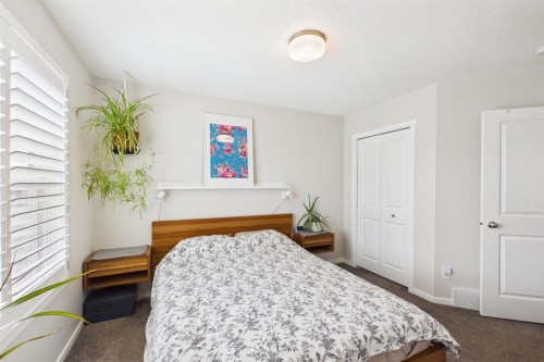 820 21 Avenue Se, Calgary, AB - Indoor Photo Showing Bedroom