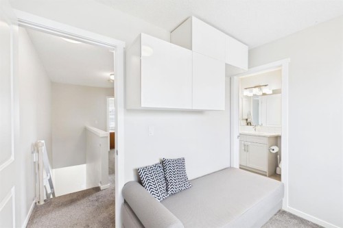 820 21 Avenue Se, Calgary, AB - Indoor Photo Showing Other Room