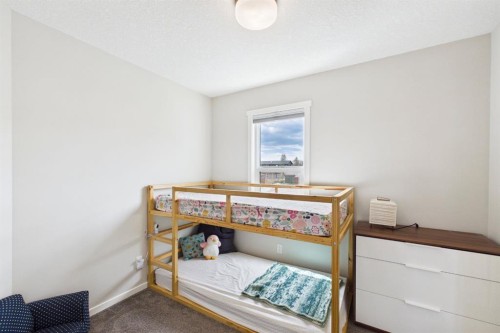 820 21 Avenue Se, Calgary, AB - Indoor Photo Showing Bedroom