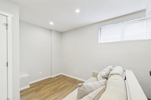 820 21 Avenue Se, Calgary, AB - Indoor