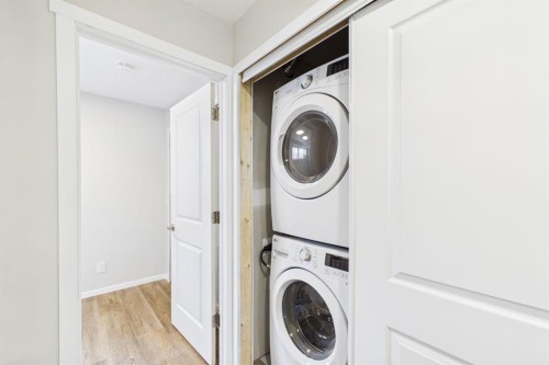 820 21 Avenue Se, Calgary, AB - Indoor Photo Showing Laundry Room