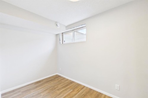 820 21 Avenue Se, Calgary, AB - Indoor Photo Showing Other Room