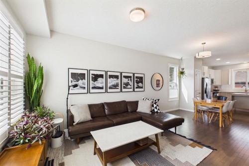 820 21 Avenue Se, Calgary, AB - Indoor Photo Showing Living Room