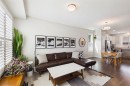 820 21 Avenue Se, Calgary, AB  - Indoor Photo Showing Living Room 
