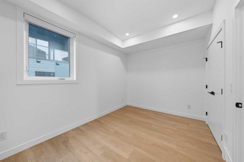 1224 20 Avenue Nw, Calgary, AB - Indoor Photo Showing Other Room