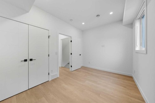 1224 20 Avenue Nw, Calgary, AB - Indoor Photo Showing Other Room