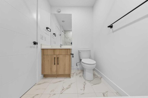 1224 20 Avenue Nw, Calgary, AB - Indoor Photo Showing Bathroom