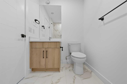 1224 20 Avenue Nw, Calgary, AB - Indoor Photo Showing Bathroom