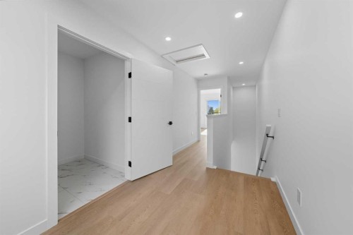 1224 20 Avenue Nw, Calgary, AB - Indoor Photo Showing Other Room