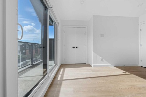 1224 20 Avenue Nw, Calgary, AB - Indoor Photo Showing Other Room