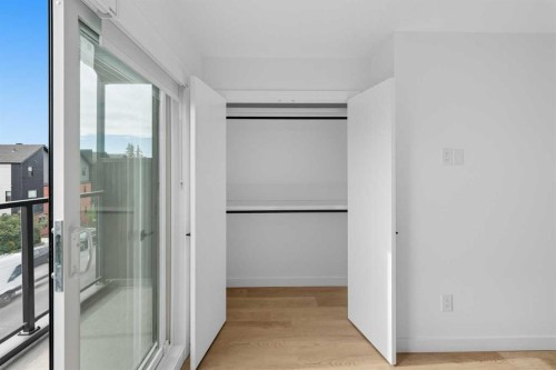 1224 20 Avenue Nw, Calgary, AB - Indoor Photo Showing Other Room