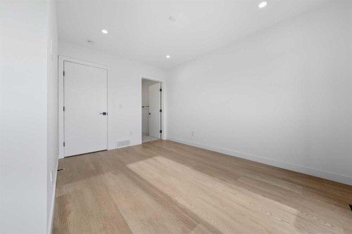 1224 20 Avenue Nw, Calgary, AB - Indoor Photo Showing Other Room