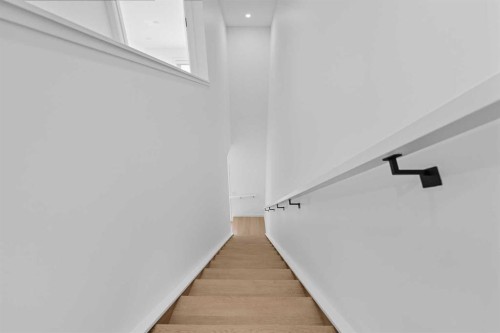 1224 20 Avenue Nw, Calgary, AB - Indoor Photo Showing Other Room