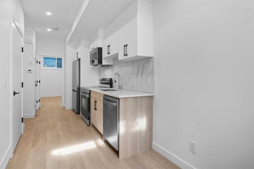 1224 20 Avenue Nw, Calgary, AB - Indoor Photo Showing Kitchen