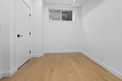 1224 20 Avenue Nw, Calgary, AB - Indoor Photo Showing Other Room