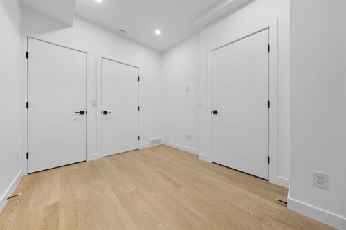 1224 20 Avenue Nw, Calgary, AB - Indoor Photo Showing Other Room