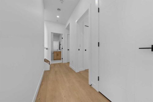 1224 20 Avenue Nw, Calgary, AB - Indoor Photo Showing Other Room