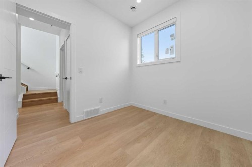1224 20 Avenue Nw, Calgary, AB - Indoor Photo Showing Other Room
