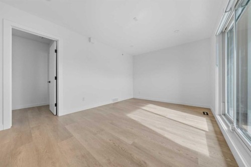 1224 20 Avenue Nw, Calgary, AB - Indoor Photo Showing Other Room
