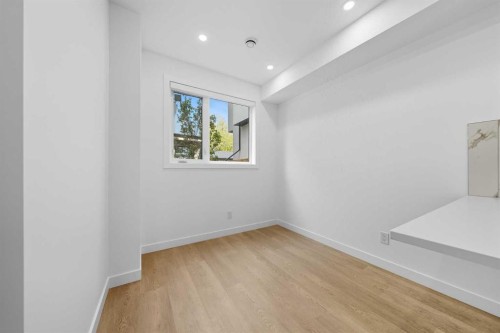 1224 20 Avenue Nw, Calgary, AB - Indoor Photo Showing Other Room