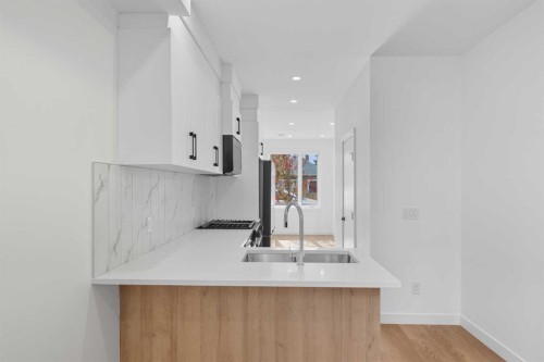 1224 20 Avenue Nw, Calgary, AB - Indoor Photo Showing Other Room