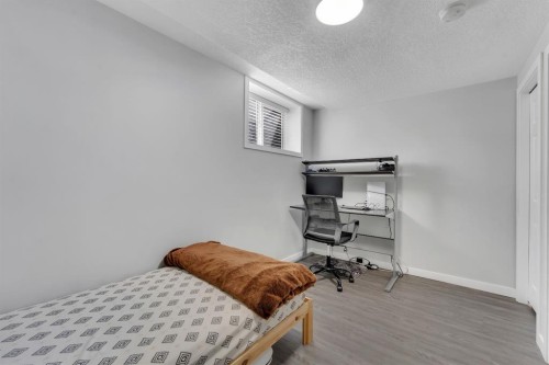 257 Saddlebrook Point Ne, Calgary, AB - Indoor Photo Showing Bedroom
