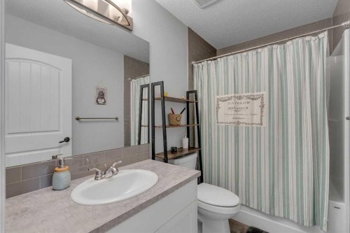 203 Bayview Circle Sw, Airdrie, AB 