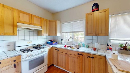 1625 23 Avenue Sw, Calgary, AB - Indoor Photo Showing Kitchen With Double Sink