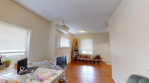 1625 23 Avenue Sw, Calgary, AB - Indoor