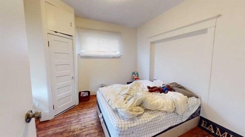 1625 23 Avenue Sw, Calgary, AB - Indoor Photo Showing Bedroom