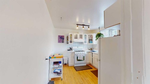 1625 23 Avenue Sw, Calgary, AB - Indoor Photo Showing Kitchen