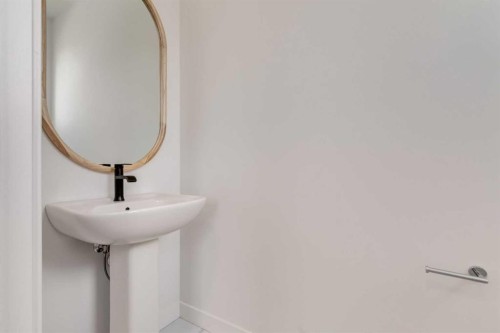 223 Sora Boulevard Se, Calgary, AB - Indoor Photo Showing Bathroom